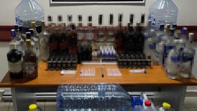 Sinop’ta sahte alkol üretimi ve satışına yönelik düzenlenen operasyonda, insan