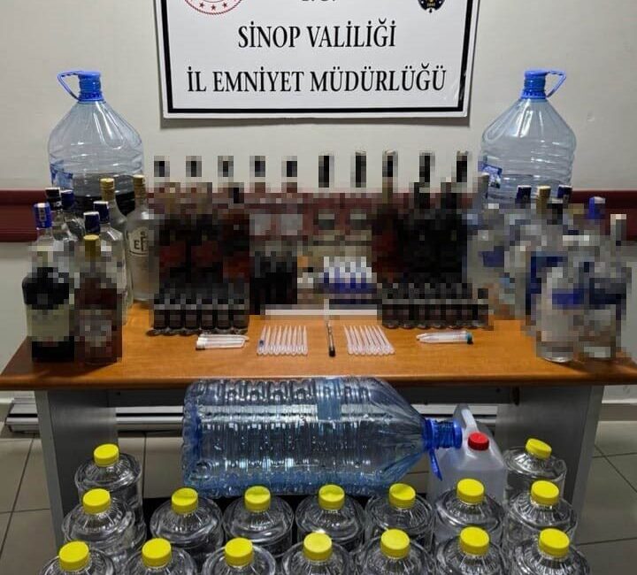 Sinop’ta sahte alkol üretimi ve satışına yönelik düzenlenen operasyonda, insan