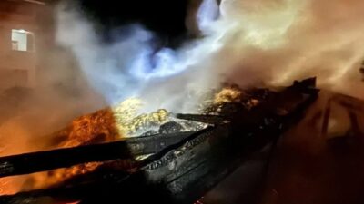 Sinop’un Boyabat ilçesinde çıkan samanlık yangını itfaiye ekiplerince kontrol altına