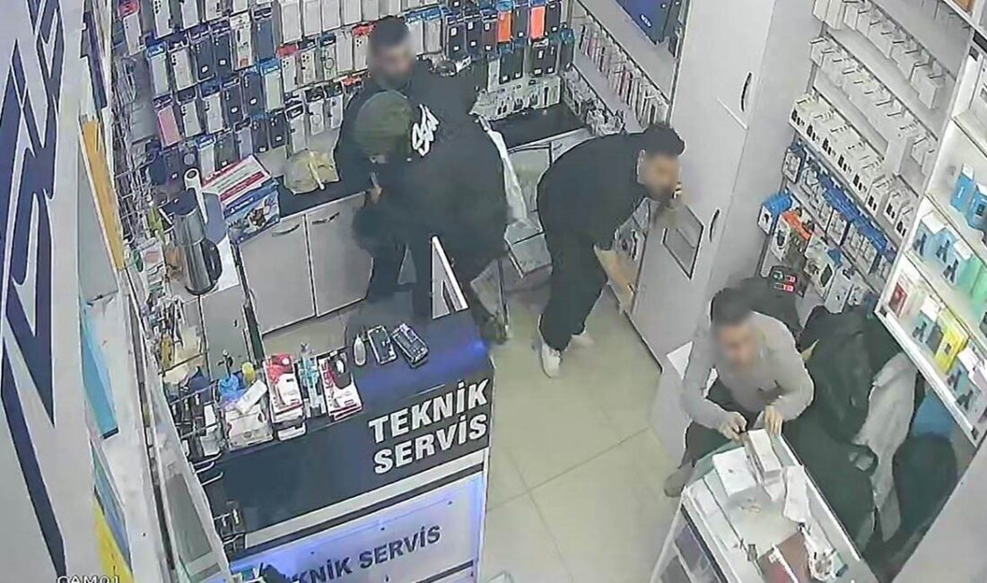 Fatih Sirkeci’de Doğubank iş merkezinde bulunan bir telefoncuda işten çıkarılan