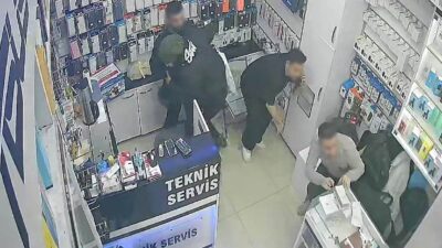 Fatih Sirkeci’de Doğubank iş merkezinde bulunan bir telefoncuda işten çıkarılan