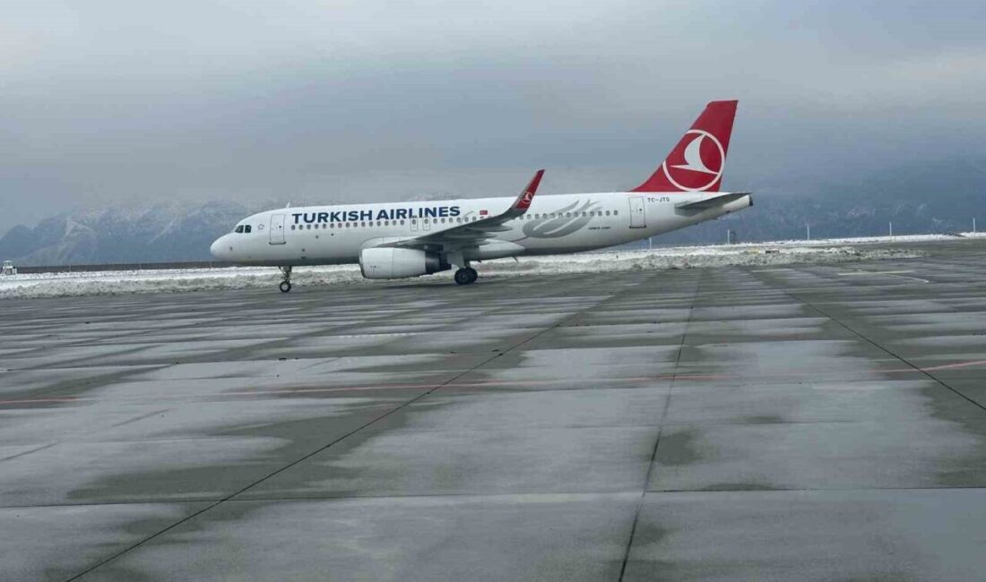 Yoğun kar yağışı ve olumsuz hava şartları nedeniyle uçuşlara kapalı