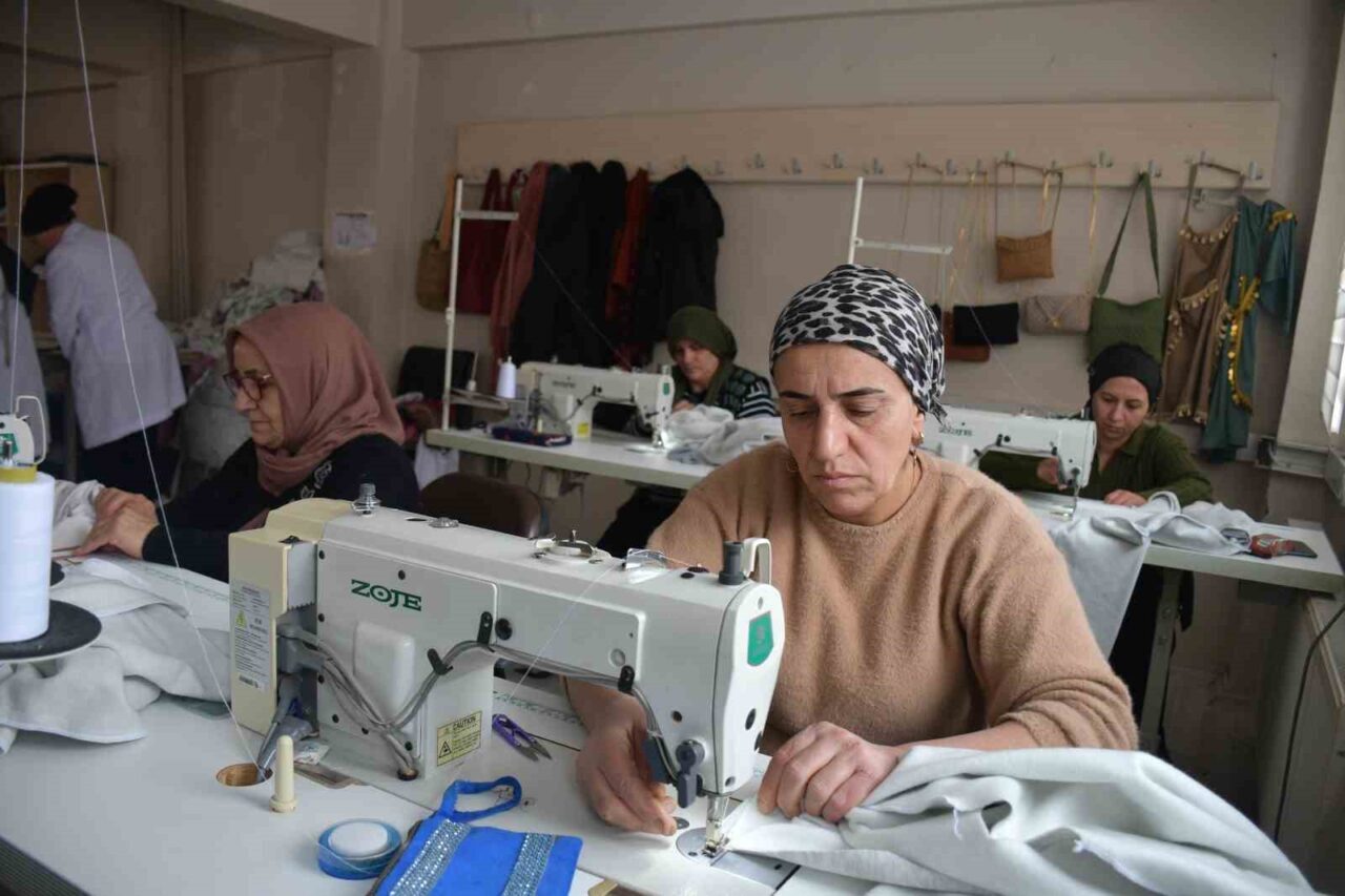 Şırnak’ta sert geçen kış nedeni ile öğrenciler için eşofmanlar dikilmeye