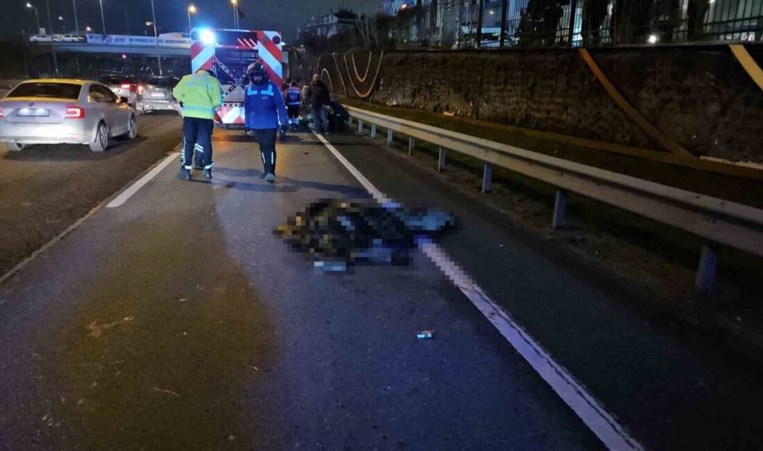 Şişli’de seyir halindeyken motosikletinin hakimiyetini kaybeden sürücü önce bir otomobile