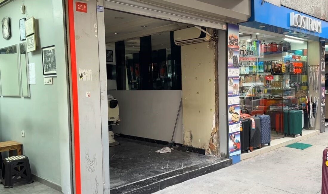 İstanbul’un Şişli ilçesinde park manevrası sırasında kontrolden çıkan otomobil, kaldırıma