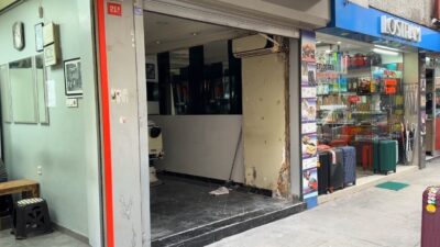 İstanbul’un Şişli ilçesinde park manevrası sırasında kontrolden çıkan otomobil, kaldırıma