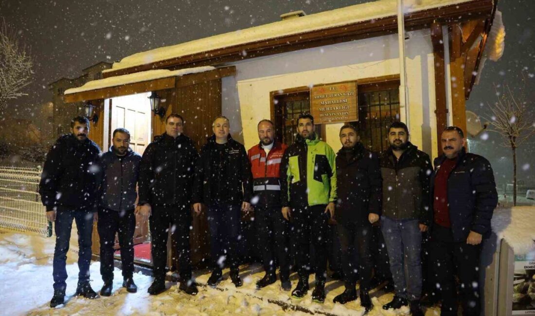 Sivas’ta yaşanan yoğun kar yağışıyla birlikte gece gündüz mücadele eden