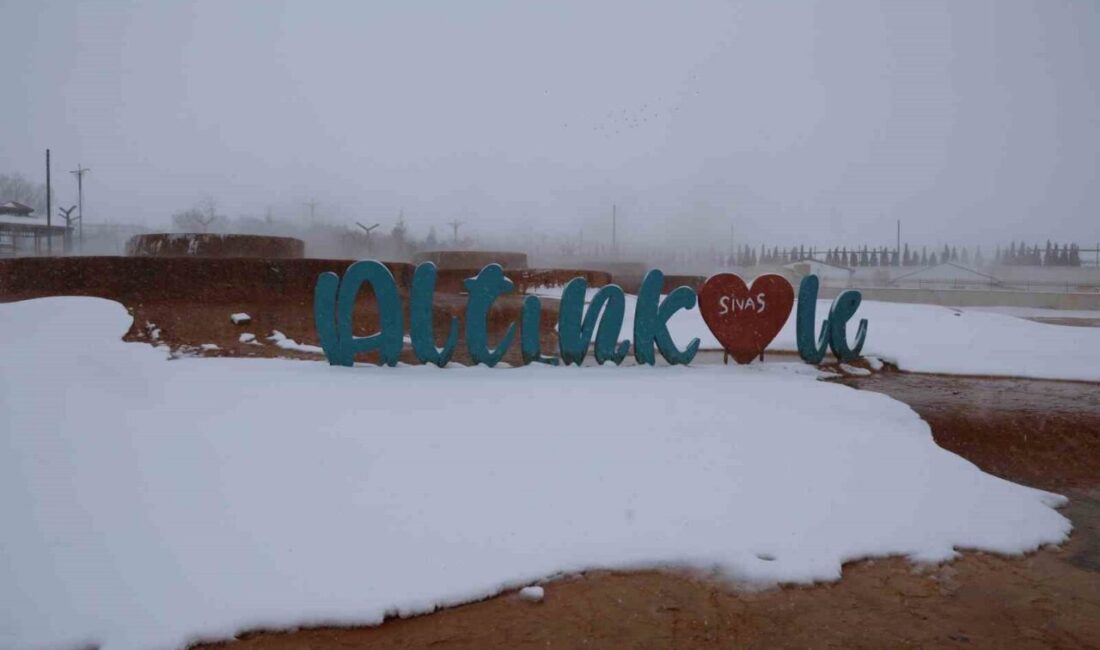 Sivas’ta bulunan ve Pamukkale Travertenleri’nin kardeşi olarak bilinen Altınkale, yağan