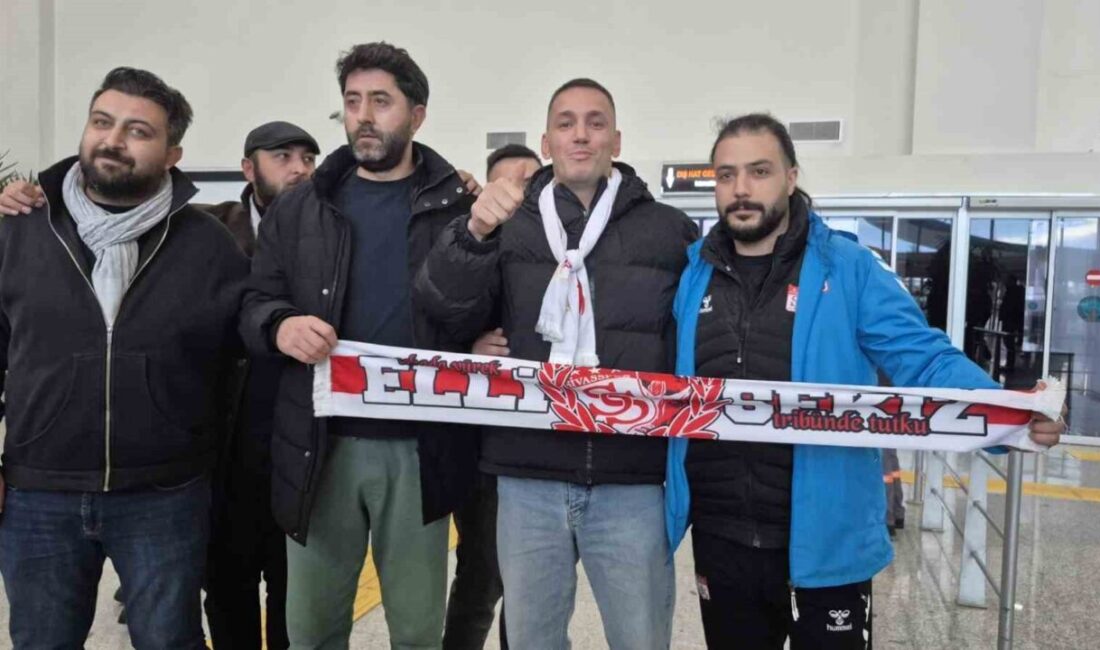 Özbelsan Sivasspor’un prensipte anlaştığı Arnavut golcü Rey Manaj, Sivas’a geldi.
