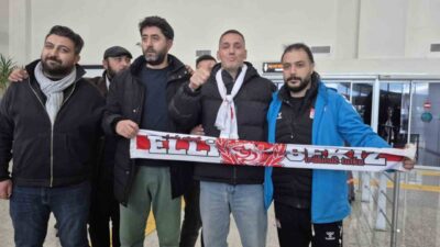 Özbelsan Sivasspor’un prensipte anlaştığı Arnavut golcü Rey Manaj, Sivas’a geldi.