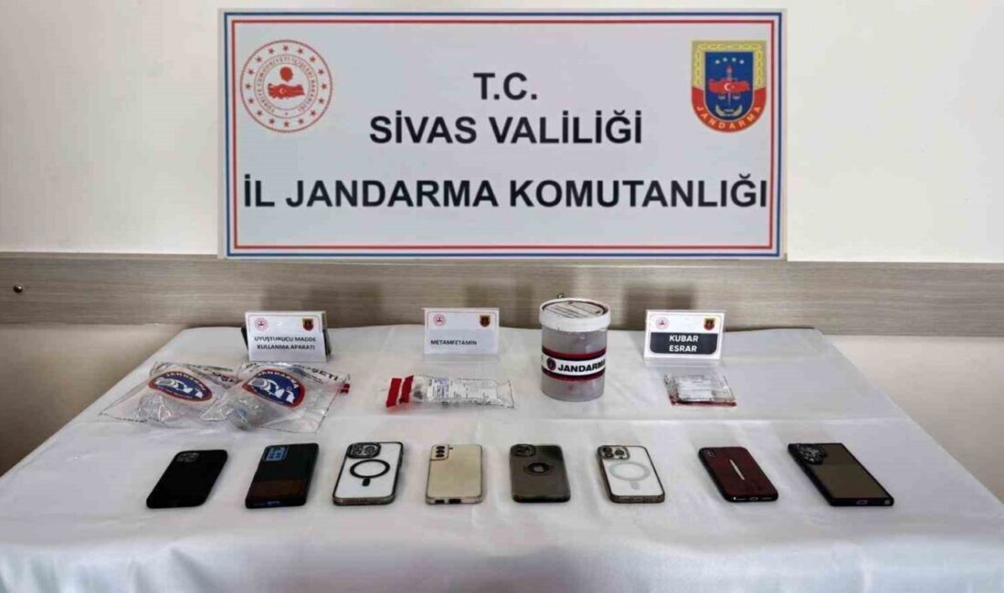 Sivas’ın Gemerek ilçesinde jandarma ekiplerince uyuşturucu madde ticaretine yönelik eş