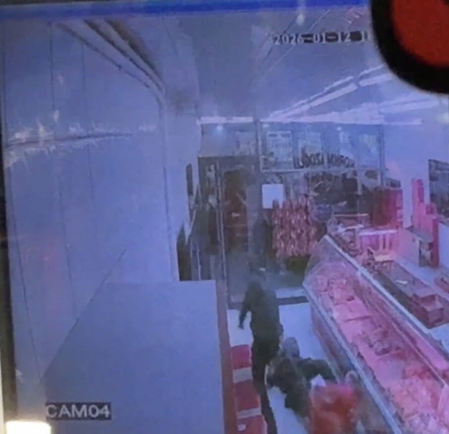 Sivas’ta sebze halinde çıkan silahlı kavgada 2 kardeş yaralanırken, kavga