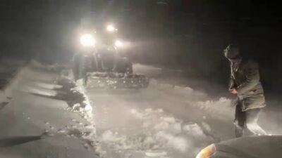 Sivas’ta gece saatlerinden itibaren etkisini artıran kar ve tipi ulaşımda