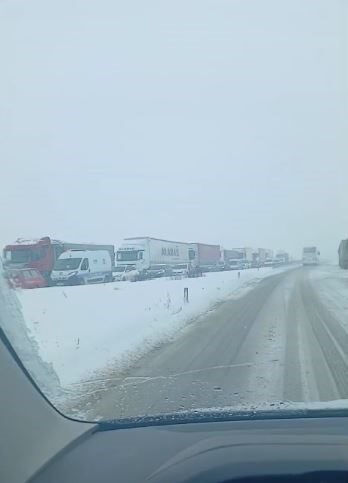 Sivas’ta sabah saatlerinden bu yana etkisini artıran kar yağışı sonrası