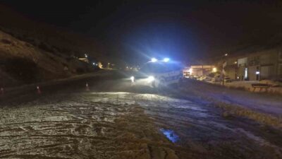 Sivas’ta yoğun kar ve tipi nedeniyle Kayseri-Malatya kara yolu çift