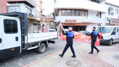 Eskişehir’in Sivrihisar İlçesi’nde işyerleri önlerinde kaldırımları işgal eden duba, levha,