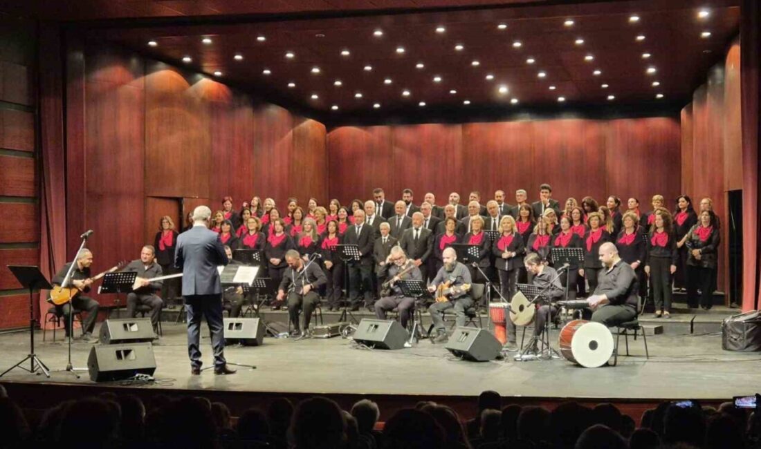 Sivrihisarlılar Derneği (ESSİVDER) korosu tarafından ’Türk Halk Müziği’ konseri düzenlendi.