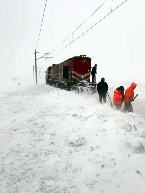 Sivas’ta günlerdir etkili olan soğuk hava ve kar yağışı ulaşımı
