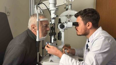 Yaklaşık 10 yıl önce olduğu katarakt ameliyatı sonrası sol gözü