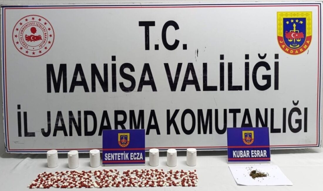 Manisa’nın Soma ilçesinde jandarmanın uyuşturucuya geçit vermediği operasyonda yüzlerce sentetik