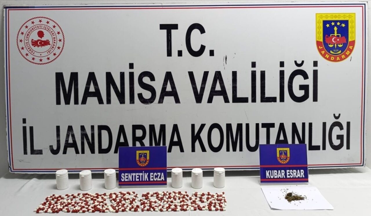 Manisa’nın Soma ilçesinde jandarmanın uyuşturucuya geçit vermediği operasyonda yüzlerce sentetik