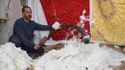 Mersin’in Tarsus ilçesinde teknolojinin unutturduğu mesleklerden hallaçlığı 33 yıldır sürdüren