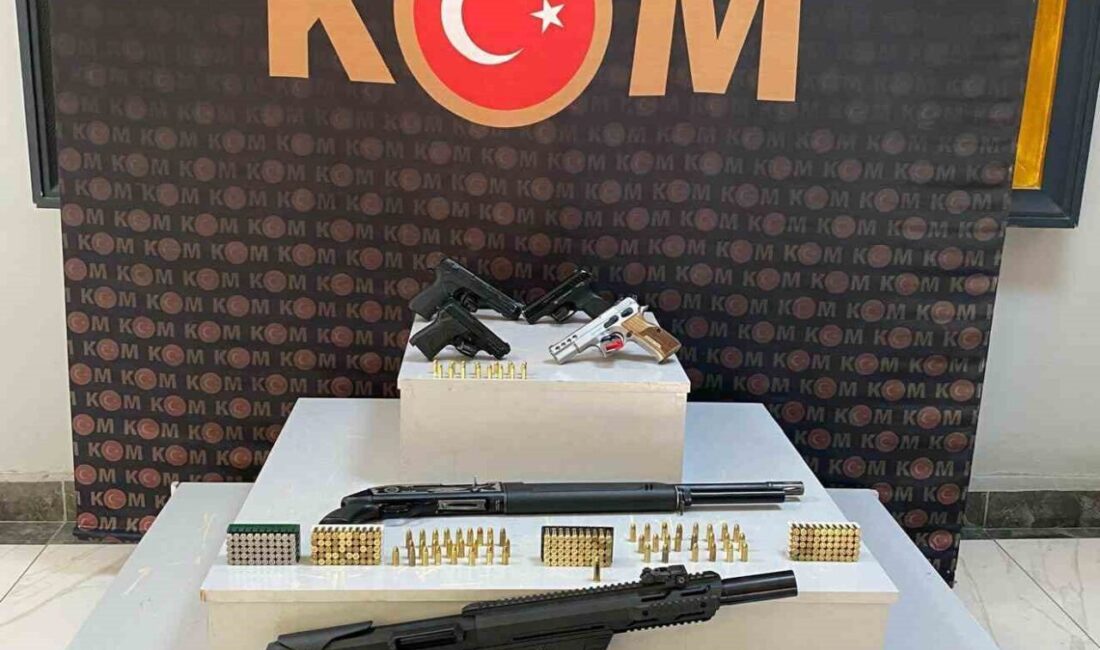 Uşak’ta sosyal medya hesaplarından silah paylaşımları yapan şahsın 2 adresine