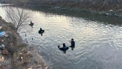 Şanlıurfa’nın Harran ilçesinde sulama kanalına düşen otomobilin sürücüsünü arama çalışmaları