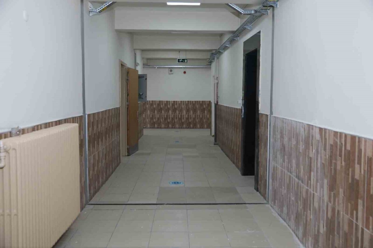 Ortaokul ve ilkokul öğrencilerinin aynı binada eğitim gördüğü Yaşar Doğu