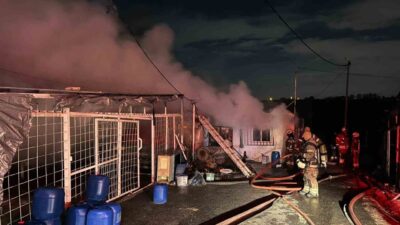 İstanbul Sultangazi’de halı yıkama ve marangoz olarak kullanılan iki iş