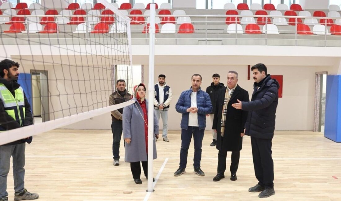 Sultangazili gençlerin voleybol, basketbol, taekwondonun yanı sıra yarı olimpik bir
