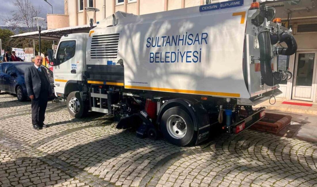 Sultanhisar Belediyesi’ne hibe yoluyla kazandırılan yol süpürme aracı hizmete girerken,