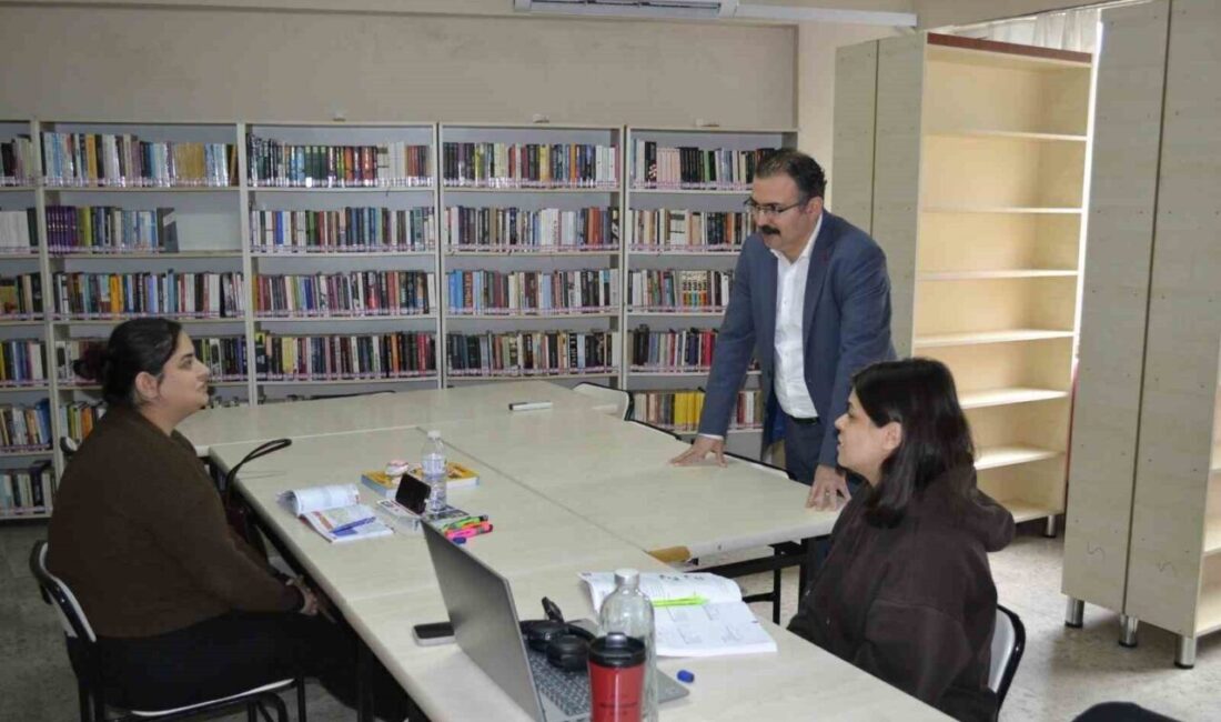Sultanhisar Kaymakamı Ali Ekber Ateş, halk kütüphanelerine yönelik ziyaretleri kapsamında