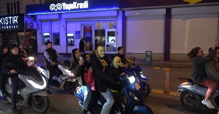 Fenerbahçe’nin Turkcell Süper Kupa finalinde Galatasaray’ı 2-0 mağlup ederek kupayı