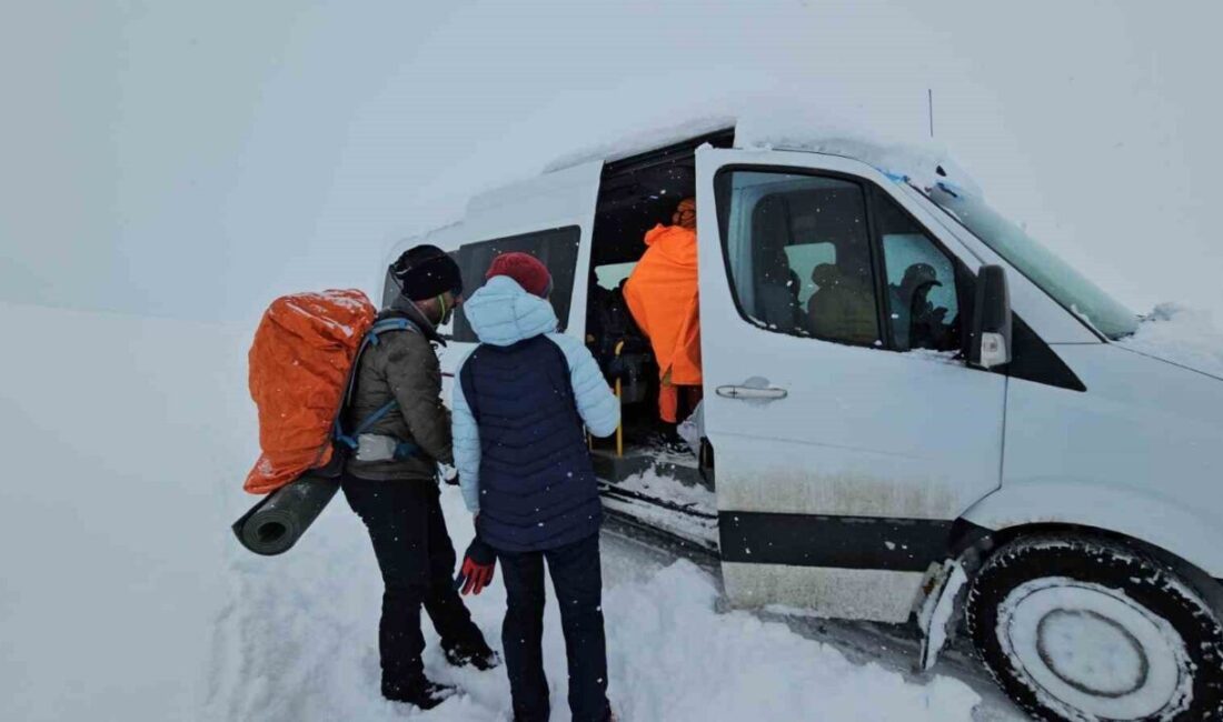 Bitlis’in Adilcevaz ilçesi sınırlarında bulunan Süphan Dağı’na tırmanış gerçekleştirmek isteyen