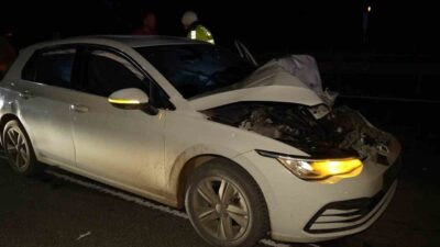 Kırıkkale’de tıra arkadan çarpan otomobilin sürücüsü olay yerinden kaçtı. Araçtaki