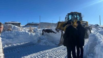 Kars’ın Susuz ilçesinde etkili olan kar yağışının ardından ulaşımda aksama