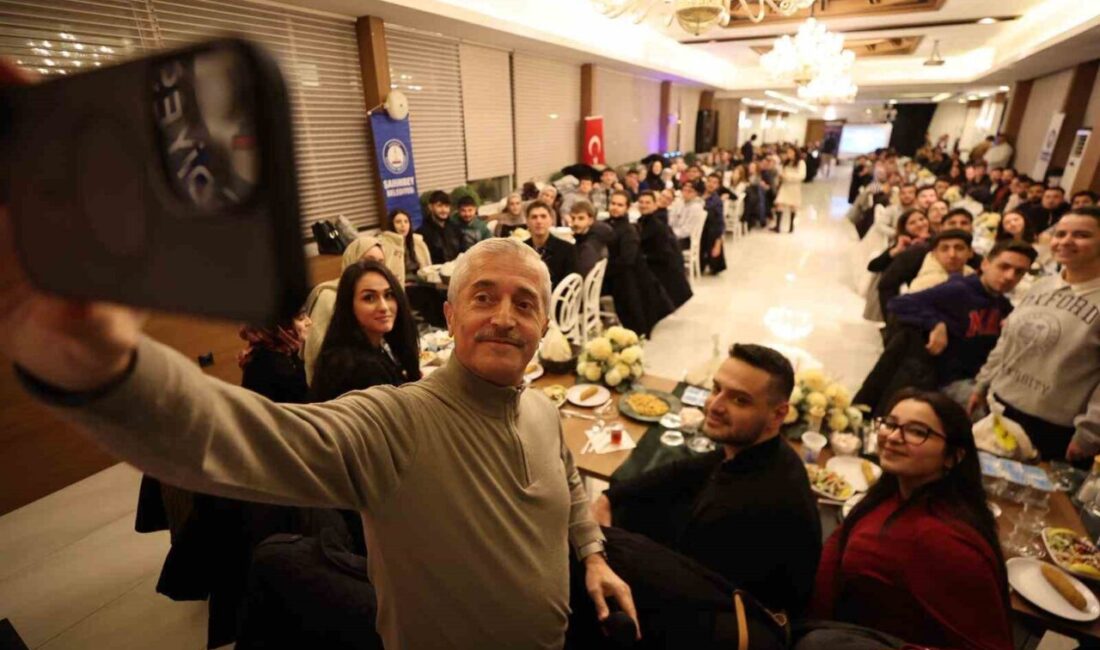 Şahinbey Belediye Başkanı Mehmet Tahmazoğlu, eğitim hayatlarını Gaziantep dışında sürdüren