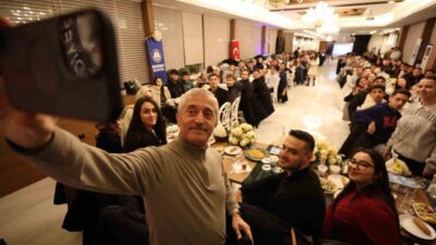 Şahinbey Belediye Başkanı Mehmet Tahmazoğlu, eğitim hayatlarını Gaziantep dışında sürdüren