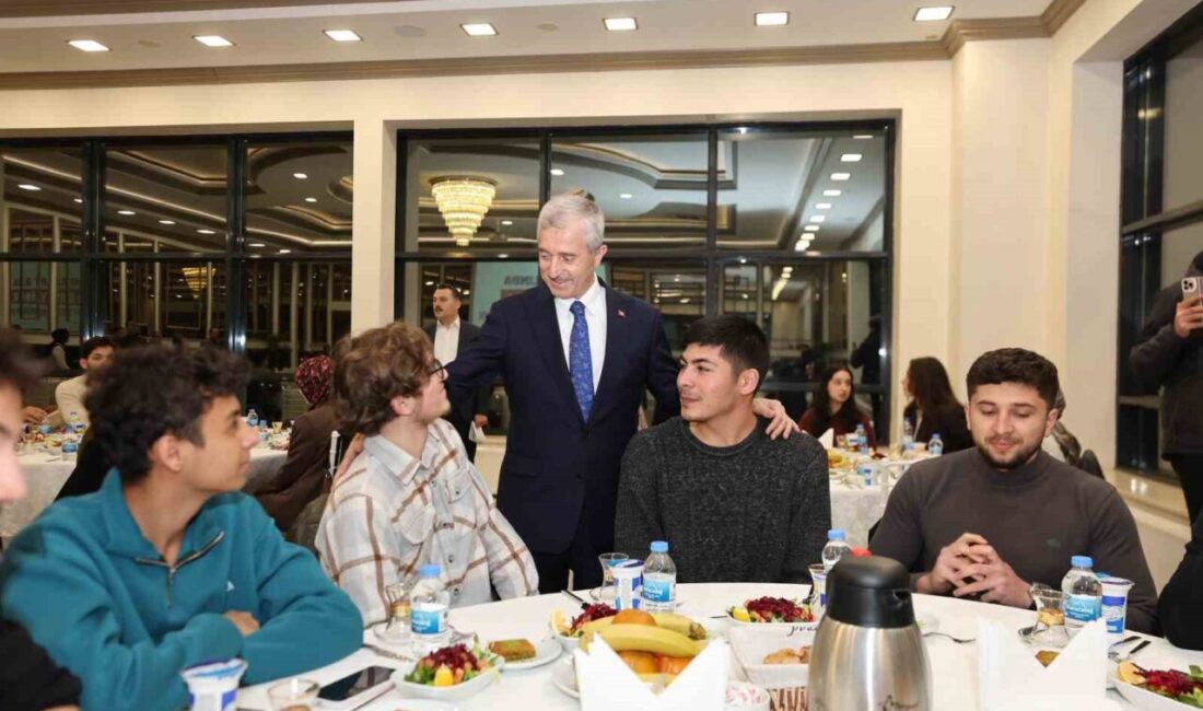 Şahinbey Belediye Başkanı Mehmet Tahmazoğlu, Yükseköğretim Kurumları Sınavı’nda YKS’de Türkiye