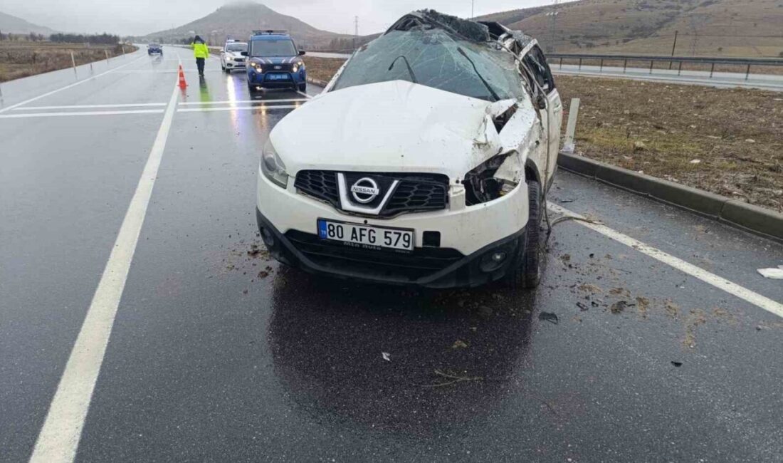Afyonkarahisar’da kontrolden çıkarak refüje çarpıp ardından takla atan otomobilde biri