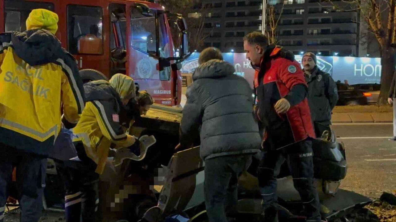 Kayseri’nin Melikgazi ilçesinde kontrolü kaybolan otomobil yolun karşısına geçerek, takla