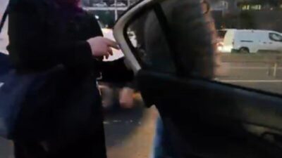 Ataşehir’de bir alışveriş merkezi önünde bekleyen taksi sürücüsünün, aracına aldığı