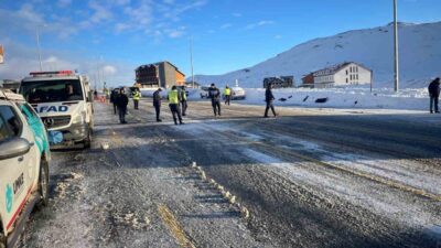 Kayseri’de ticari taksi ile yolcu minibüsünün çarpışması sonucu meydana gelen