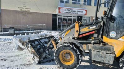 Talas Belediyesi, etkili olan kar yağışının ardından okullar açılmadan önce