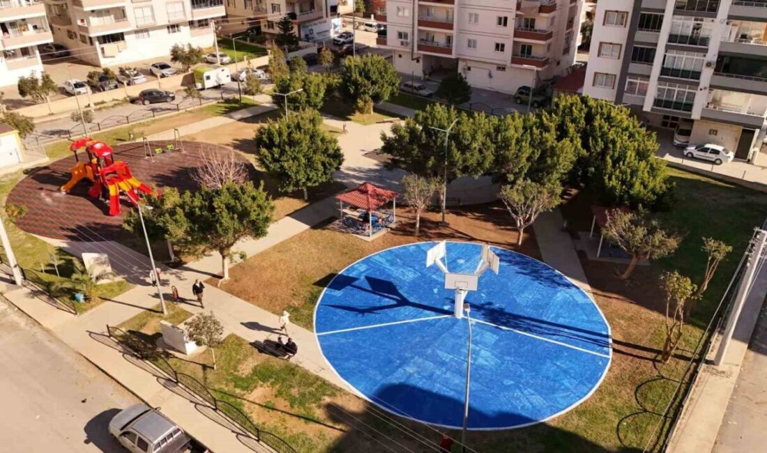 Tarsus Belediyesi, kent genelinde sürdürdüğü park yenileme çalışmalarıyla mahallelerin ortak