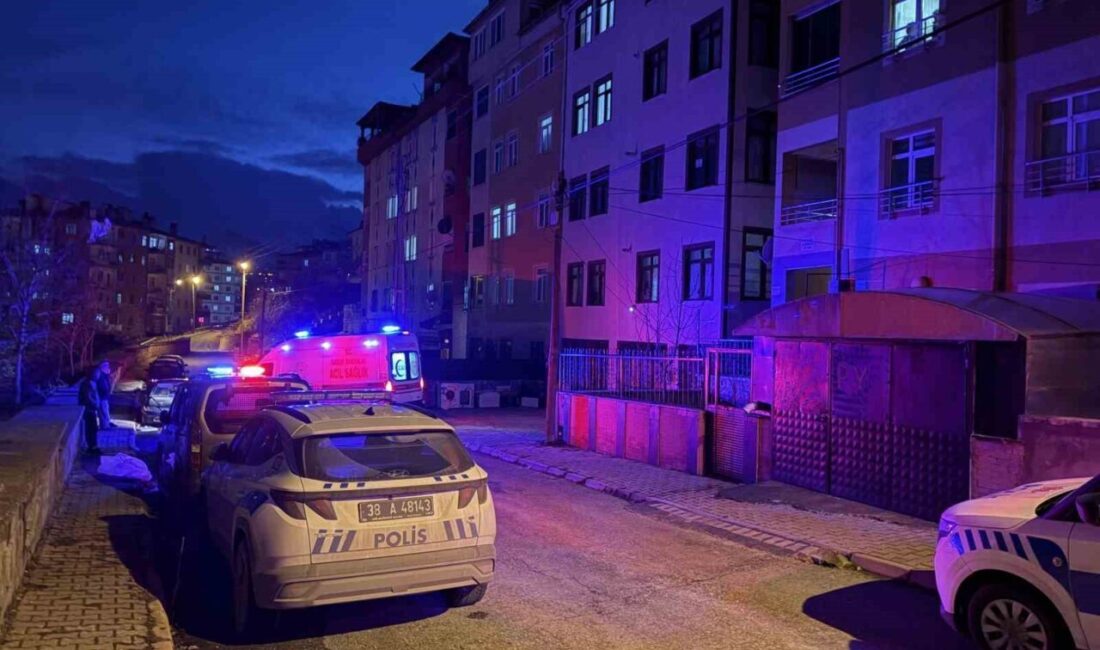 Kayseri’nin Melikgazi ilçesinde bir kadın, evde tartıştığı erkek arkadaşını banyoda