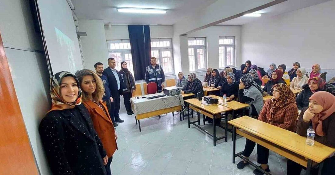 Kütahya’nın Tavşanlı İlçe Sağlık Müdürlüğü, tütün bağımlılığıyla mücadele kapsamında Tavşanlı