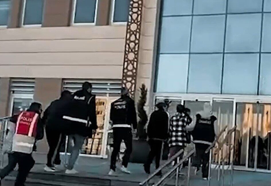 Çanakkale’de tefecilik ve uyuşturucu madde ticareti yapan 2 şüpheli tutuklandı.