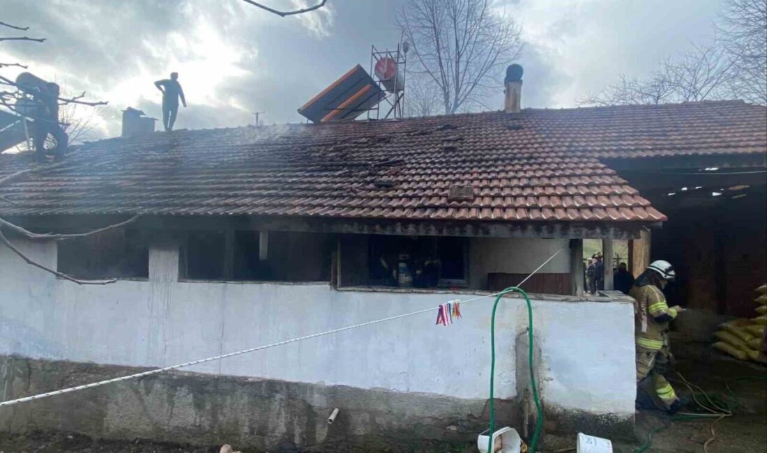 Bursa’nın İnegöl ilçesinde tek yaşayan adamın evi, yangında kullanılamaz hale